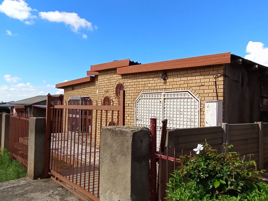 4 Bedroom Property for Sale in Kagisanong Free State